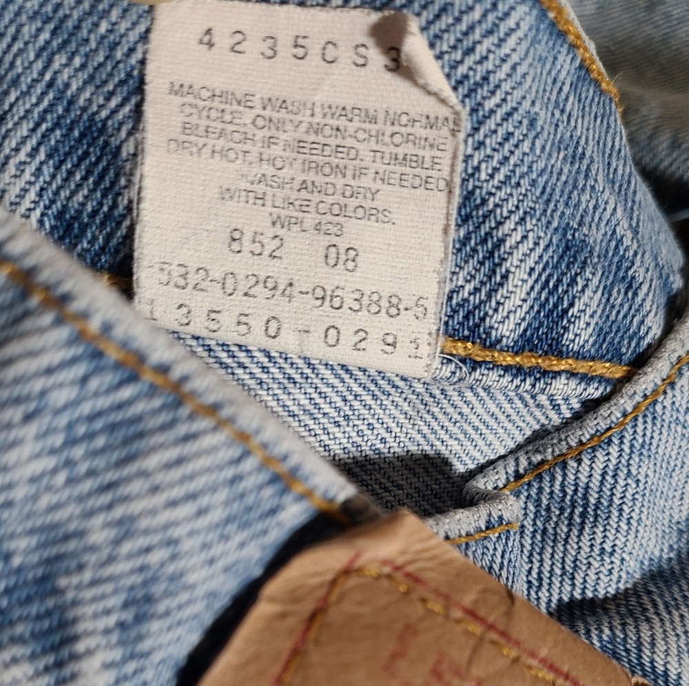 '94 Vintage High Rise Levi's 550 Light Wash - Picture 6 of 8